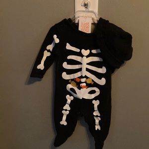 Carters Black 6 month Infants Halloween Skeleton Pajama Set.